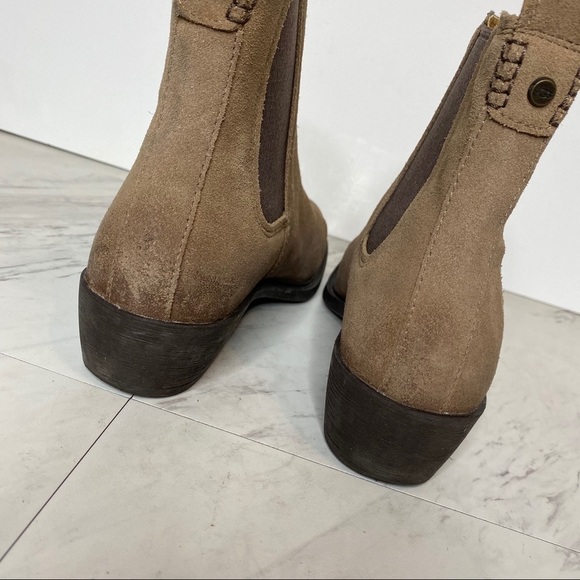UGG Tan Brown Chelsea Suede Bootie 9 - Picture 4 of 14